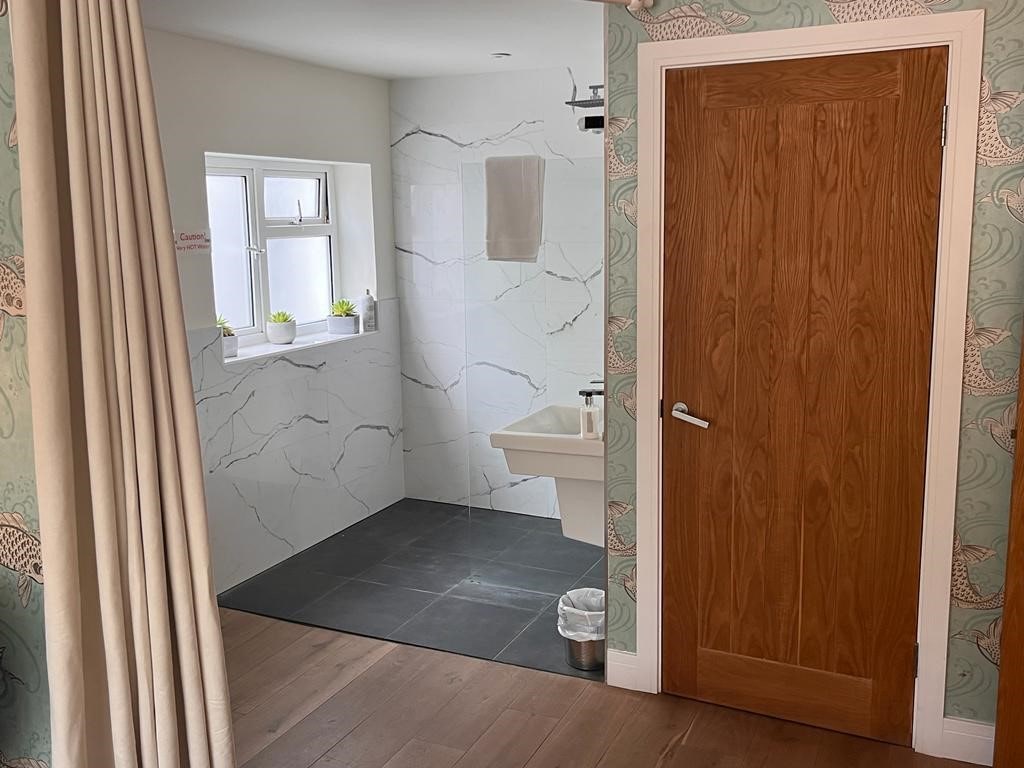 Stones Throw Bathroom - Luxury self catering apartments Kent